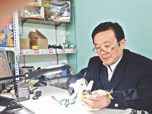 玩具坏了没处修 社区玩具医院每月修复几百件