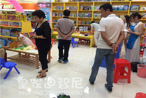 0-1岁宝宝合适玩什么样的玩具