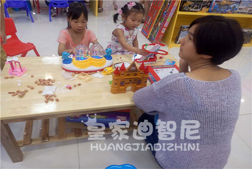 家长为孩子购买玩具的时候需要注意的一些细节