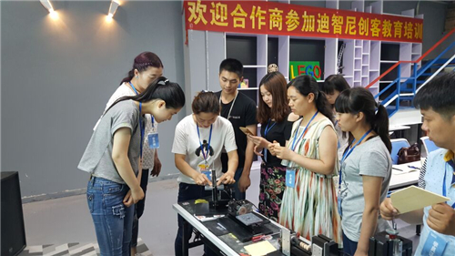 皇家迪智尼每月的合作商创客培训又拉开序幕