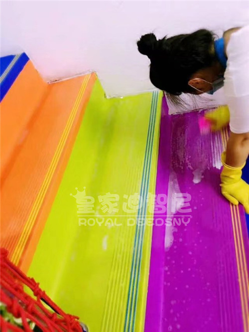 如何快速简洁儿童玩具店的卫生?