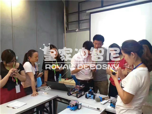 李总理谈话：“创客”为众多人提供了公平竞争的机会