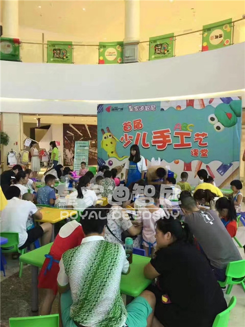 刚创业如何经营玩具加盟店？