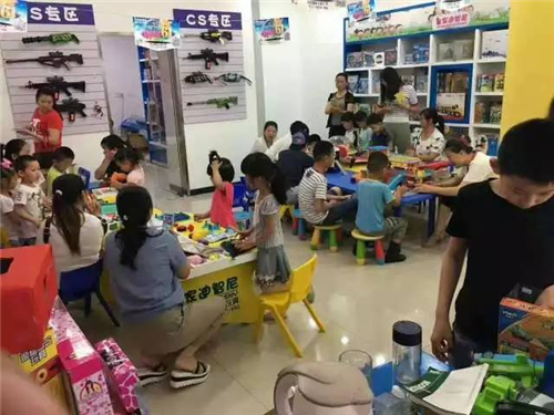 皇家迪智尼悟出如果没筹够玩具店加盟费先认清加盟的意义