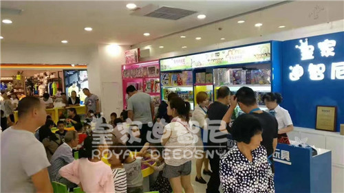 加盟皇家迪智尼玩具店装修费用是自己出吗？该如何进货？