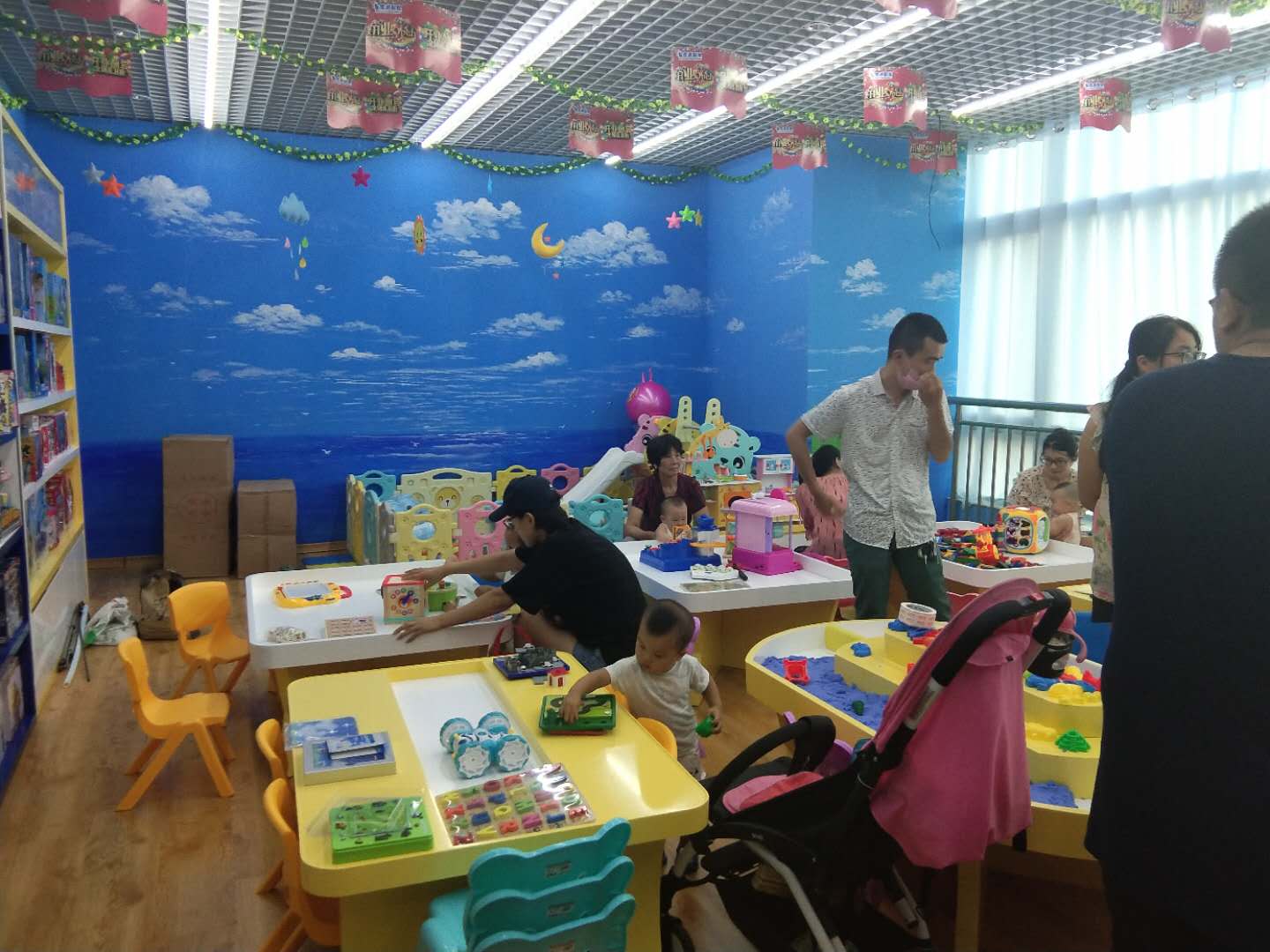 祝贺皇家迪智尼玩具店加盟投资者 在山东潍坊恒大影城开业