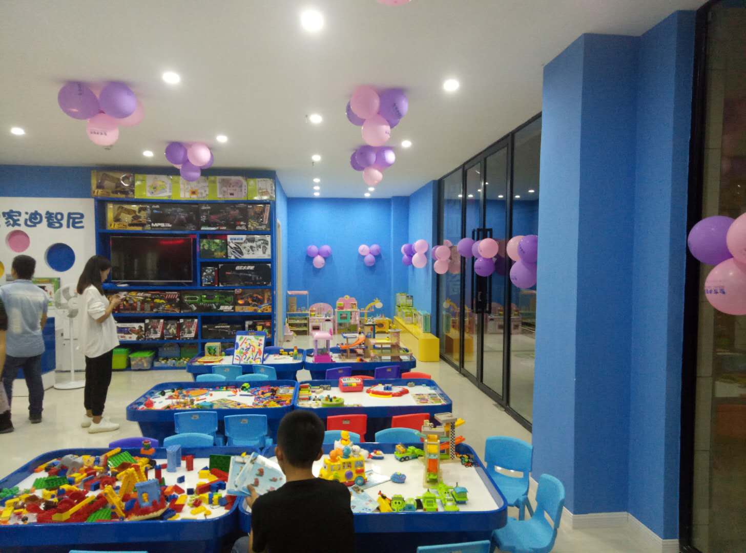 皇家迪智尼儿童玩具店受欢迎是为什么呢？