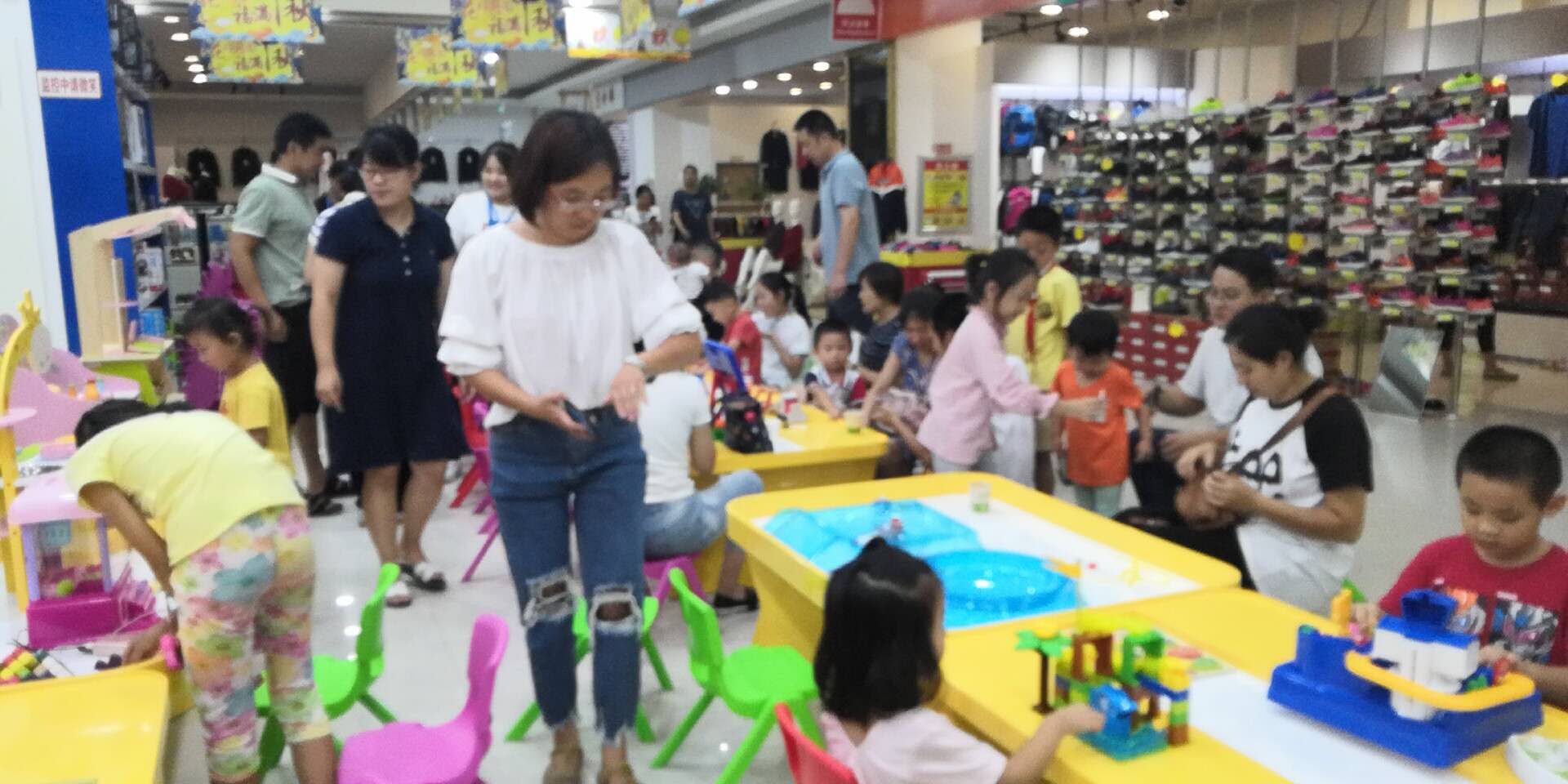  儿童玩具店选址应该注意什么方面的问题？