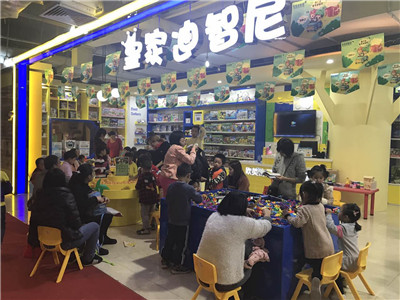 新手开玩具店要不要加盟？