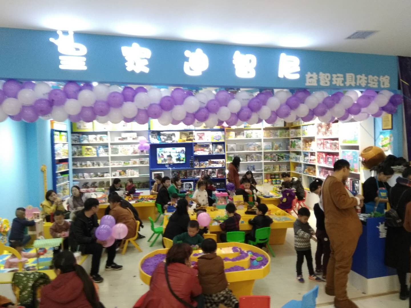 玩具加盟店优秀的导购生意才会火爆