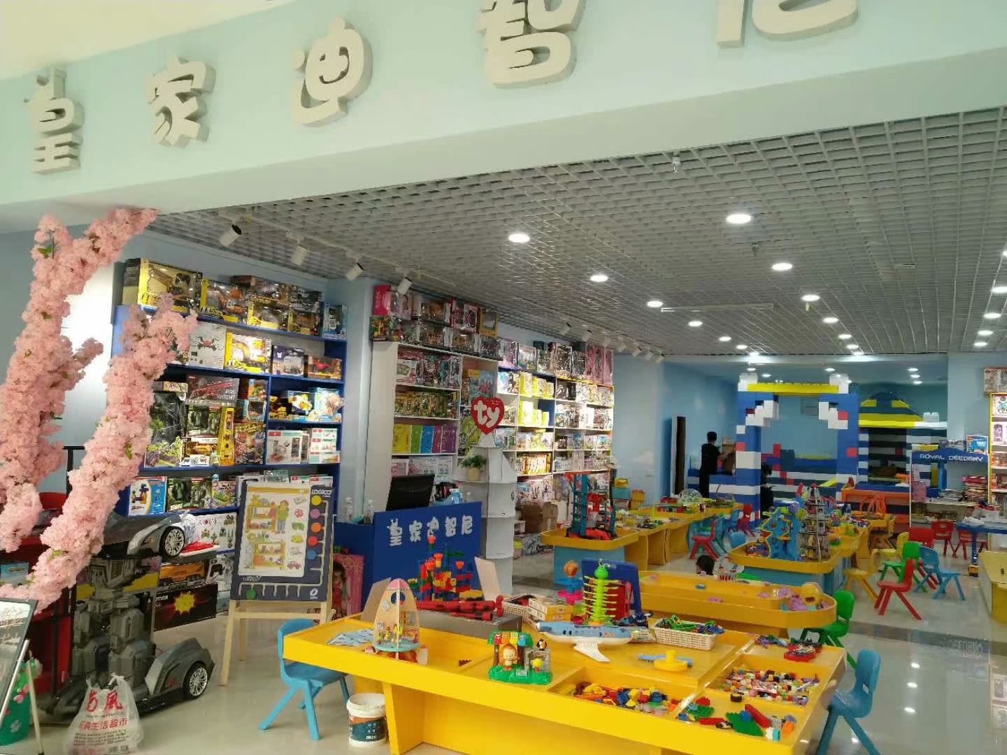 皇家迪智尼玩具加盟店带你了解自有品牌营销的战略优势