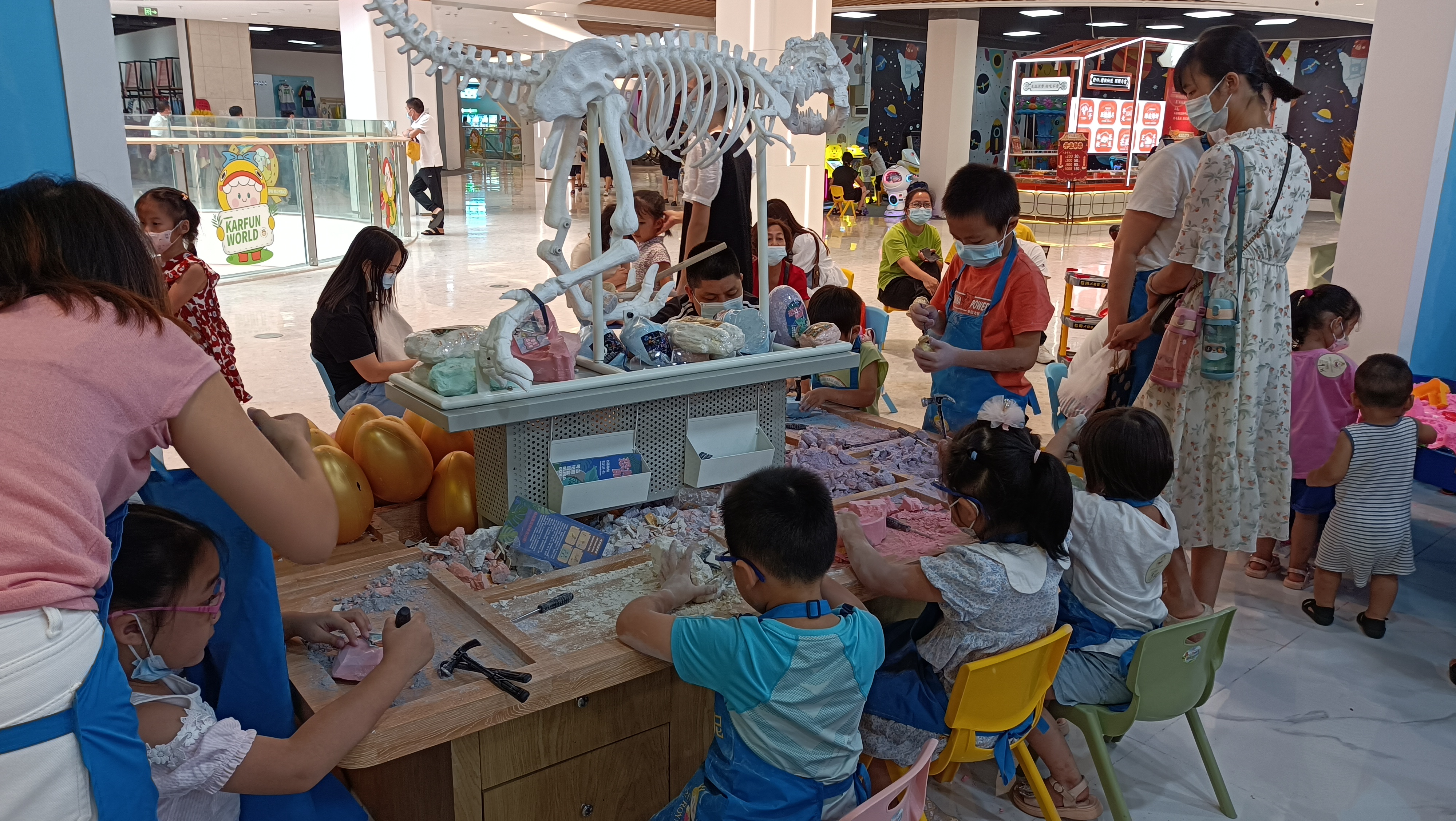 皇家迪智尼 I 提高孩子动手，好奇之心就带孩子体验考古恐龙