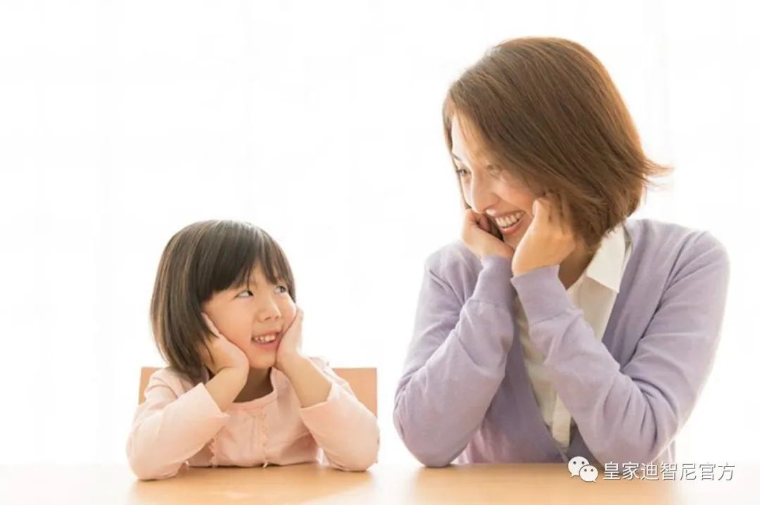 皇家迪智尼 I 孩子太黏妈妈，背后的原因让你心酸！！！
