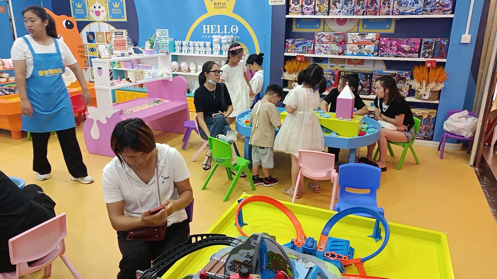 皇家迪智尼 I 面对小朋友在抢玩具，店员如何有效杜绝发生！