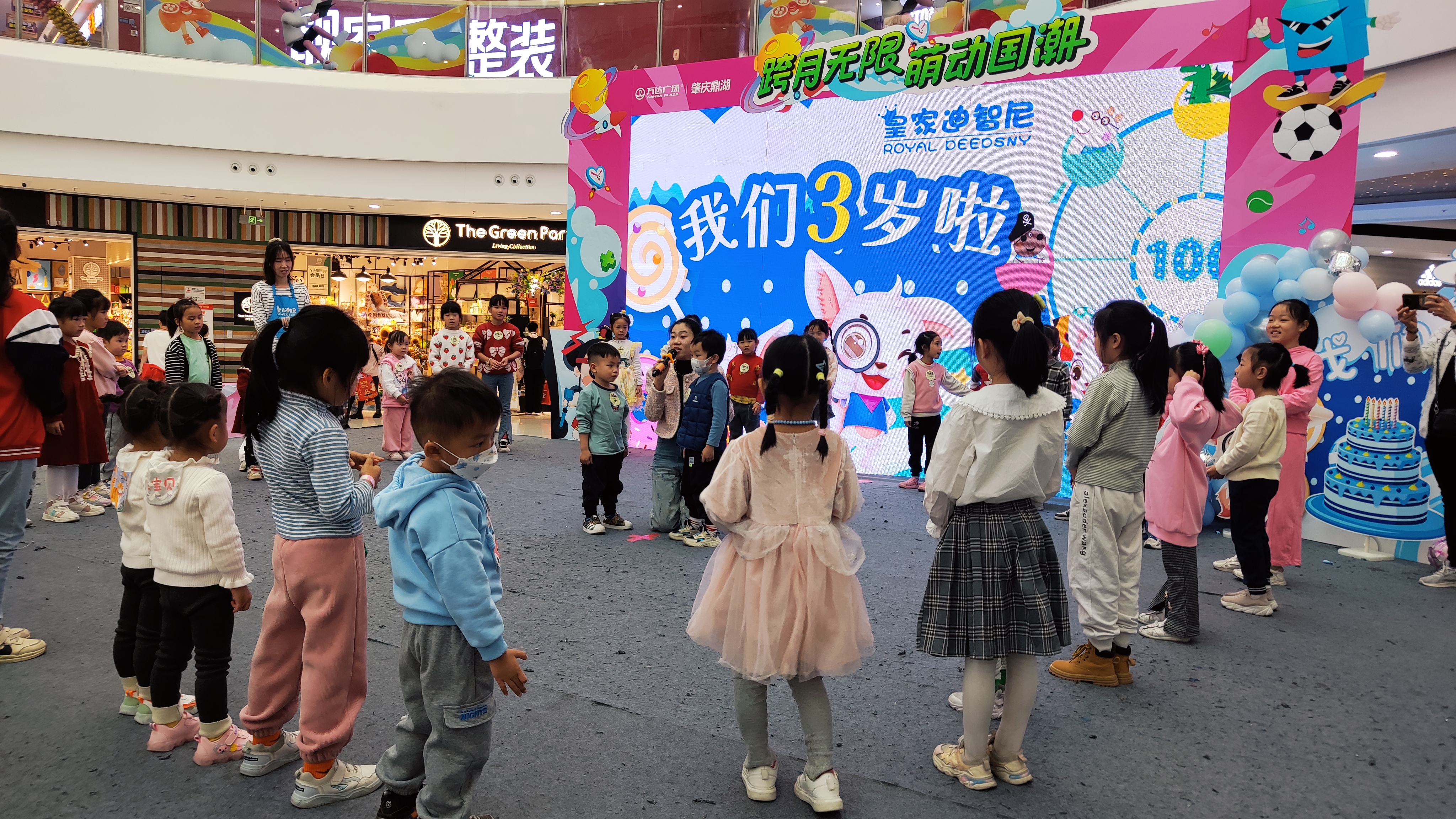 皇家迪智尼 I 为什么说店铺成功与否，很大程度上取决于管理人员。
