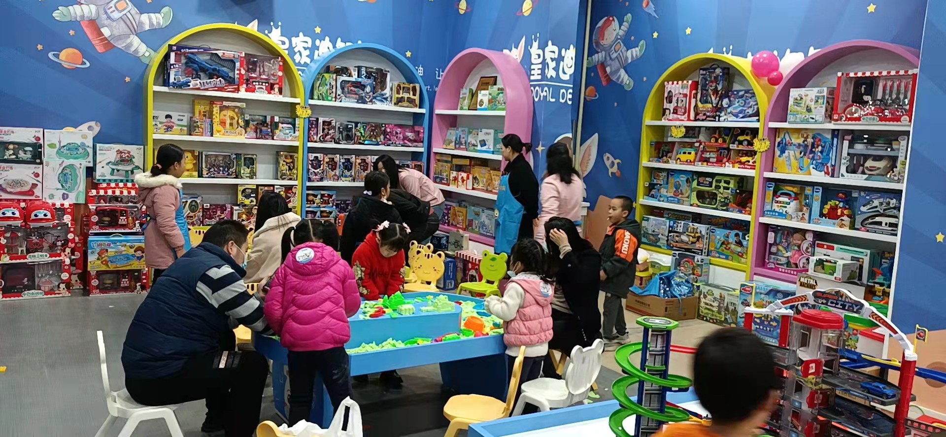 皇家迪智尼 I 为什么家长给孩子买的玩具越多反而孩子注意力越差! 皇家迪智尼 I 为什么家长给孩子买的玩具越多反而孩子注意力越差!